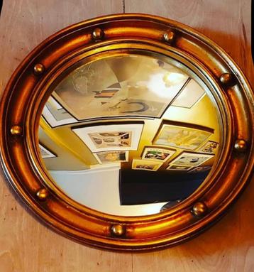 Heksenspiegel beschikbaar voor biedingen