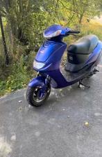 100cc scooter, Fietsen en Brommers, Ophalen, Zo goed als nieuw