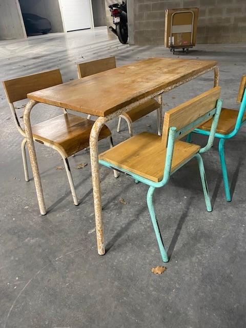 Kindertafel en 4 stoelen van het merk Kidsdepot, Kinderen en Baby's, Kinderkamer | Tafels en Stoelen, Gebruikt, Tafel(s) en Stoel(en)