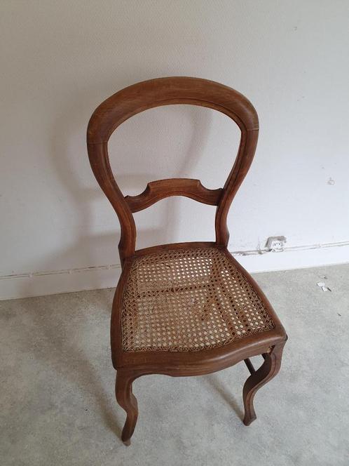 Notenhouten stoel met gevlochten zitvlak, Antiek en Kunst, Antiek | Meubels | Stoelen en Sofa's, Ophalen