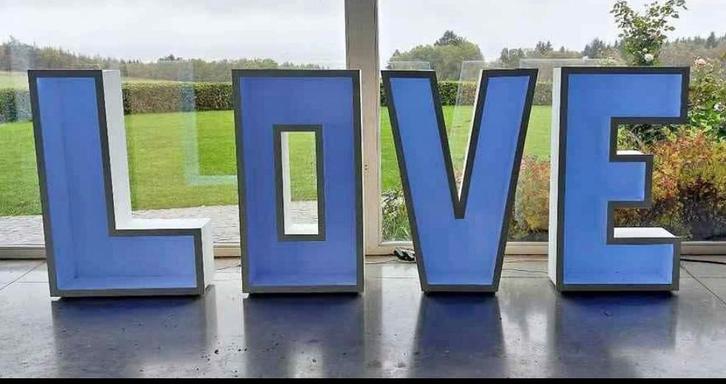 LETTRE LOVE EN LOCATION BOIS LED, Antiquités & Art, Art | Sculptures & Bois, Enlèvement ou Envoi