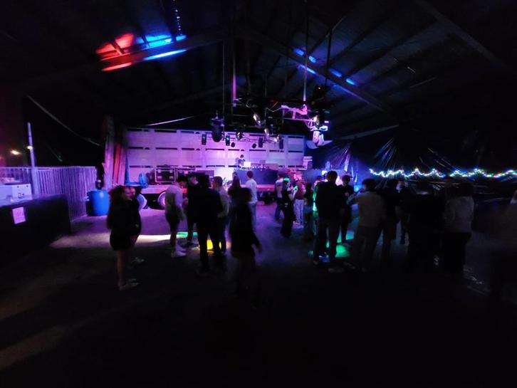 Verhuur -Discobar–geluid-feestverlichting-moving head-DJ, Muziek en Instrumenten, Licht en Laser, Zo goed als nieuw, Licht, Geluidgestuurd
