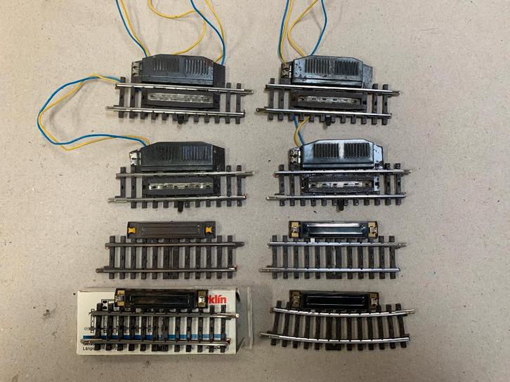 Märklin HO Voies K : 4 dételeurs et 4 rails de télécommande., Hobby en Vrije tijd, Modeltreinen | H0, Rails, Märklin, Ophalen of Verzenden