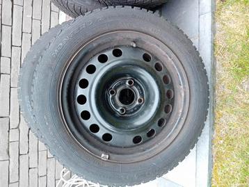 2 autobanden, zie foto's. beschikbaar voor biedingen