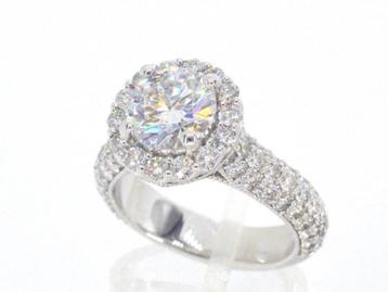 Witgouden ring met diamanten en een diamant van 2.00 carat beschikbaar voor biedingen