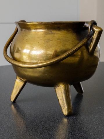 Bronzen pot met 3 poten