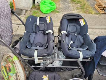 Tweeling buggy met maxi cosy beschikbaar voor biedingen