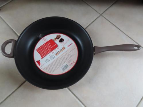 Poêle anti-adhésive neuve 30 cm, Maison & Meubles, Cuisine | Casseroles & Poêles, Neuf, Poêle à frire ou Sauteuse, Plaques à induction