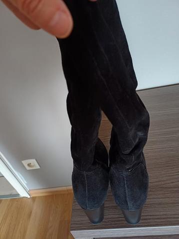Lange zwarte laarzen van het merk Tamaris beschikbaar voor biedingen