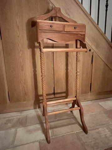 Dress boy in massief teak beschikbaar voor biedingen