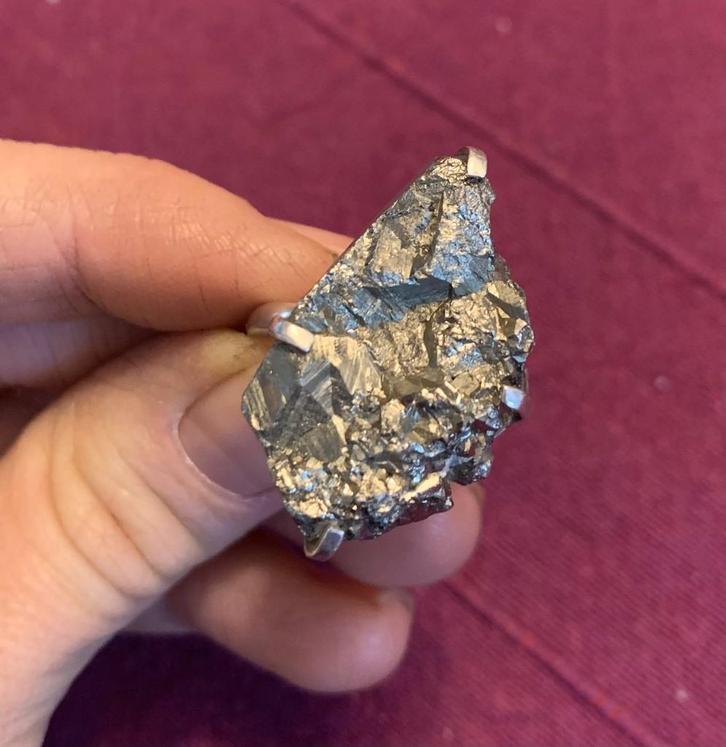 Ring met steen, Handtassen en Accessoires, Ringen, Zo goed als nieuw, Dame of Heer, 19 tot 20, Zilver, IJzer of Staal, Met edelsteen