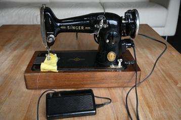 Ancienne machine a coudre Singer disponible aux enchères