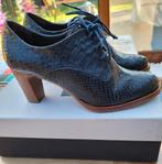 Belle paire de chaussures à lacets de la marque Zinda, 38, Comme neuf, Enlèvement ou Envoi