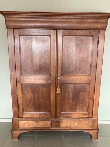Antieke kleerkast Louis Philippe beschikbaar voor biedingen