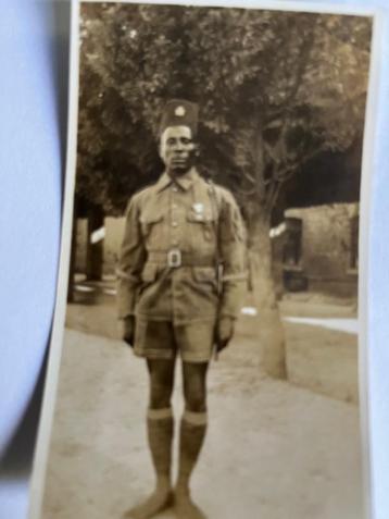2 foto's van soldaten openbare macht jaren 30 Congo 