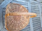Rieten mand - plateauvorm gebogen, Huis en Inrichting, Woonaccessoires | Schalen en Manden, Ophalen, Mand, Rond, Zo goed als nieuw