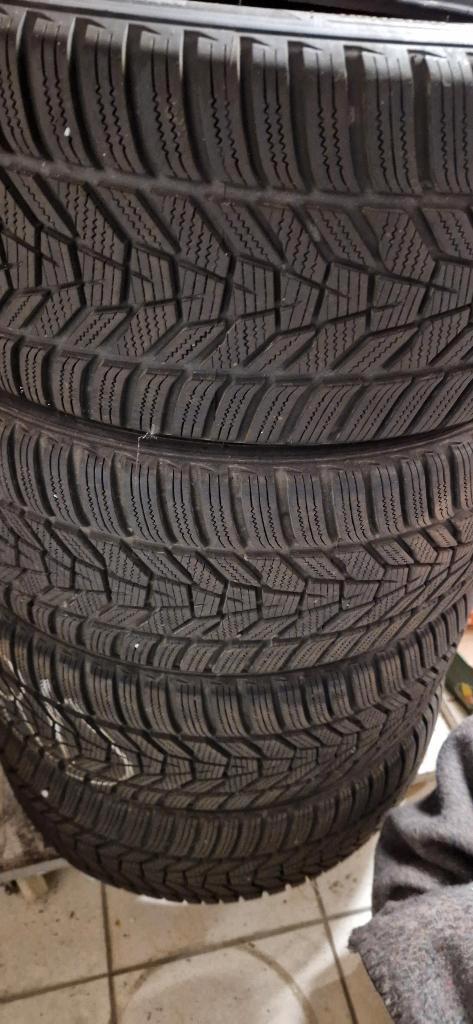 Pneus hiver Hankook WINTER ICEPT EVO3 235/45 R18, Auto-onderdelen, Banden en Velgen, Band(en), Winterbanden, 18 inch, 235 mm, Personenwagen