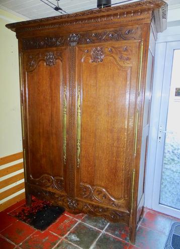 Armoire française ancienne/Normandie/Chêne disponible aux enchères