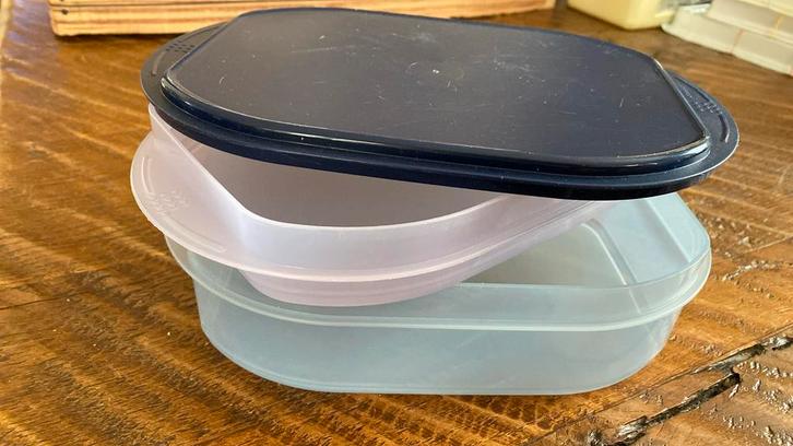 Tupperware beleg,vlees,kaas schalen 1 hoog en 1 laag 1 dekse, Huis en Inrichting, Keuken | Tupperware, Schaal, Blauw, Ophalen