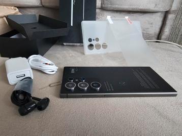 Smartphone nieuw in de doos beschikbaar voor biedingen