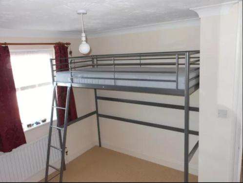 Hoogslaper IKEA bed 90x200, Huis en Inrichting, Slaapkamer | Stapelbedden en Hoogslapers, Zo goed als nieuw, Hoogslaper, 90 cm