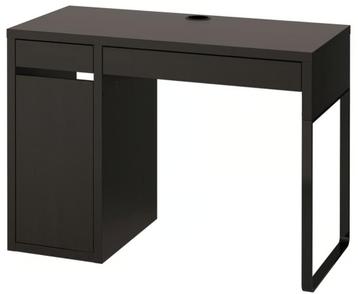 bureau met uitschuifbare lades, opbergkast en snoeropening beschikbaar voor biedingen