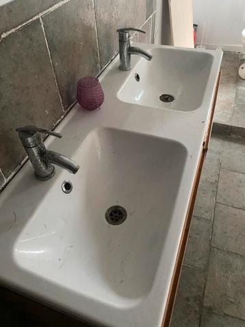 Lavabo doubbel kraan beschikbaar voor biedingen