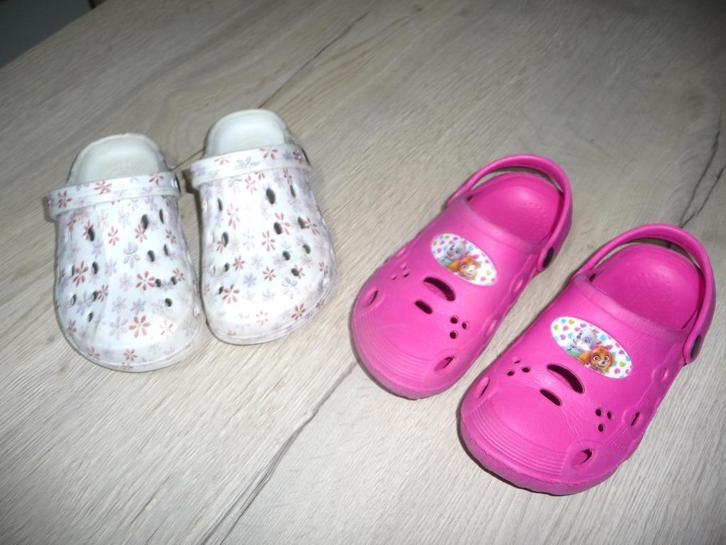 CROCS voor kinderen - 2 paar, Kinderen en Baby's, Kinderkleding | Schoenen en Sokken, Gebruikt, Ophalen of Verzenden