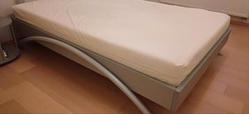 Bed+commode+ 2 nachttafel beschikbaar voor biedingen
