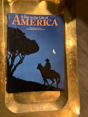 BOEK A DAY IN THE LIFE OF AMERICA COLLINS PUBLISHERS beschikbaar voor biedingen