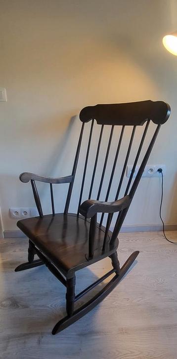 Vintage rocking chair met spijlen.. beschikbaar voor biedingen