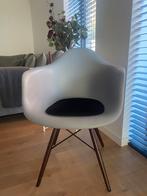 Eetkamerstoelen (geïnspireerd op eames chair), Huis en Inrichting, Ophalen, Kunststof, Zo goed als nieuw, Vijf, Zes of meer stoelen