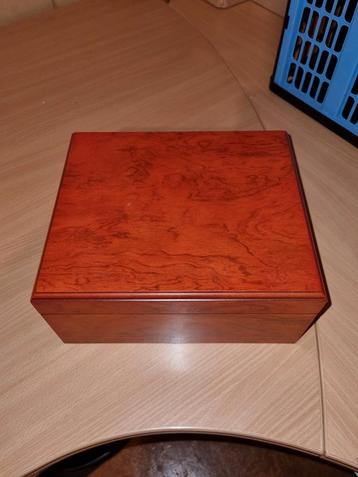 Sigarendoos Humidor Mahoni beschikbaar voor biedingen