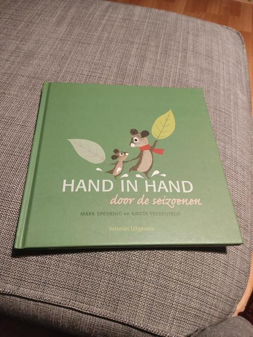 Hand in hand door de seizoenen -  voorleesboek, Boeken, Prentenboeken en Plaatjesalbums, Zo goed als nieuw, Prentenboek, Ophalen of Verzenden