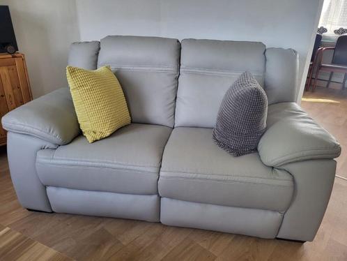 elektrische 2-zitsbank beige, Huis en Inrichting, Fauteuils, Nieuw, Leer, 125 cm of meer, 75 tot 100 cm, Ophalen