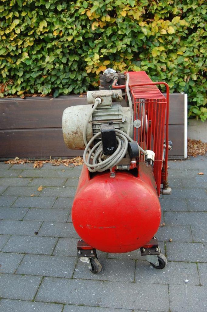 compressor, Doe-het-zelf en Bouw, Compressors, Gebruikt, 10 bar of meer, 25 tot 100 liter, 200 tot 400 liter/min, Mobiel, Ophalen