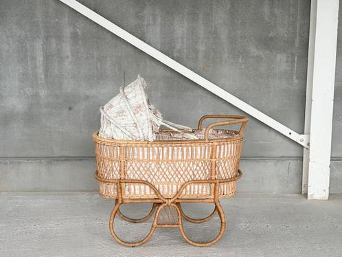 Rotan wieg, Kinderen en Baby's, Babywiegjes en Ledikanten, Zo goed als nieuw, Wieg, Ophalen