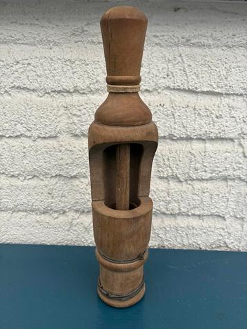 Antiek kurkapparaat beschikbaar voor biedingen