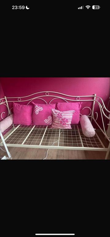 Bed beschikbaar voor biedingen
