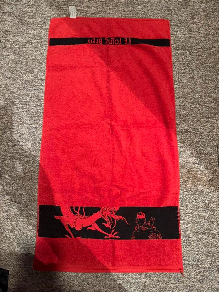 Tintin et Le Lotus Bleu Essuie bain Officiel Made in France, Collections, Personnages de BD, Utilisé, Vêtements, Tintin, Enlèvement ou Envoi