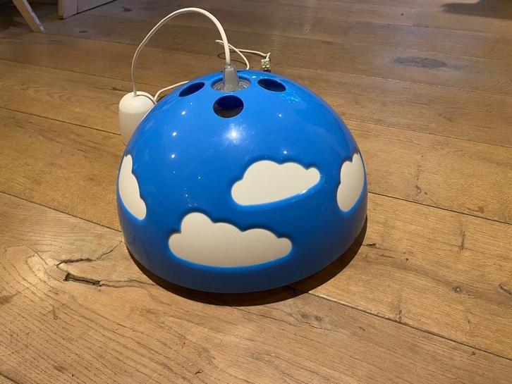 Blauwe wolken Skojig-hanglamp van Henrik Preutz Ikea, Huis en Inrichting, Lampen | Lampenkappen, Gebruikt, Minder dan 25 cm, Rond