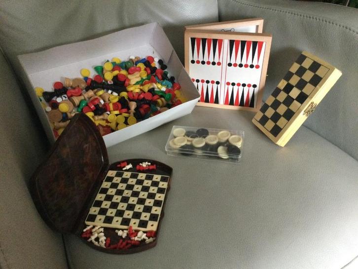 VEEL SPELLETJES-ACCESSOIRES-VERSCHILLENDE PIONNEN, Antiek en Kunst, Antiek | Overige Antiek, Ophalen of Verzenden