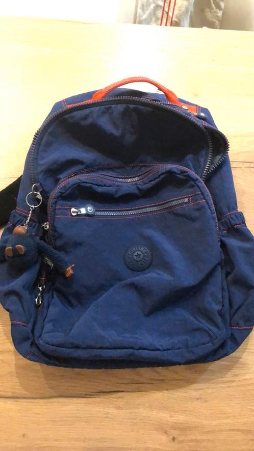 Grote schooltas - Kipling - blauw en rood, Handtassen en Accessoires, Tassen | Schooltassen, Gebruikt, Rugtas, 30 tot 40 cm, 40 tot 50 cm