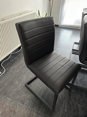 Donkerbruine stoelen ( 8 stuks )