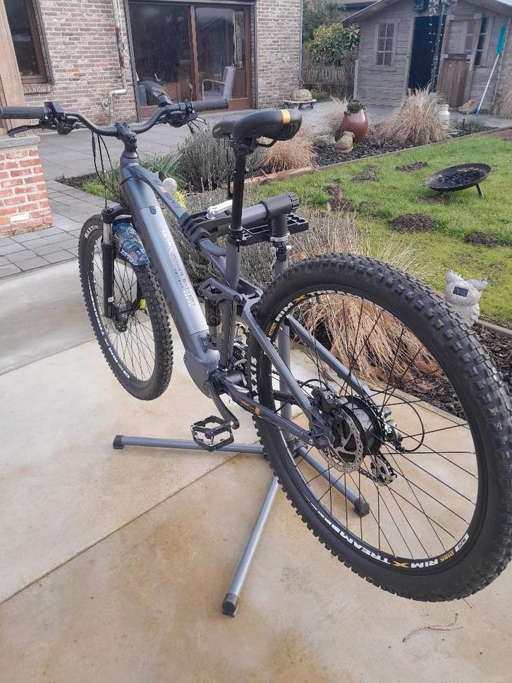 Momabike, Vélos & Vélomoteurs, Vélos électriques, Comme neuf, Autres marques, 50 km par batterie ou plus, Enlèvement