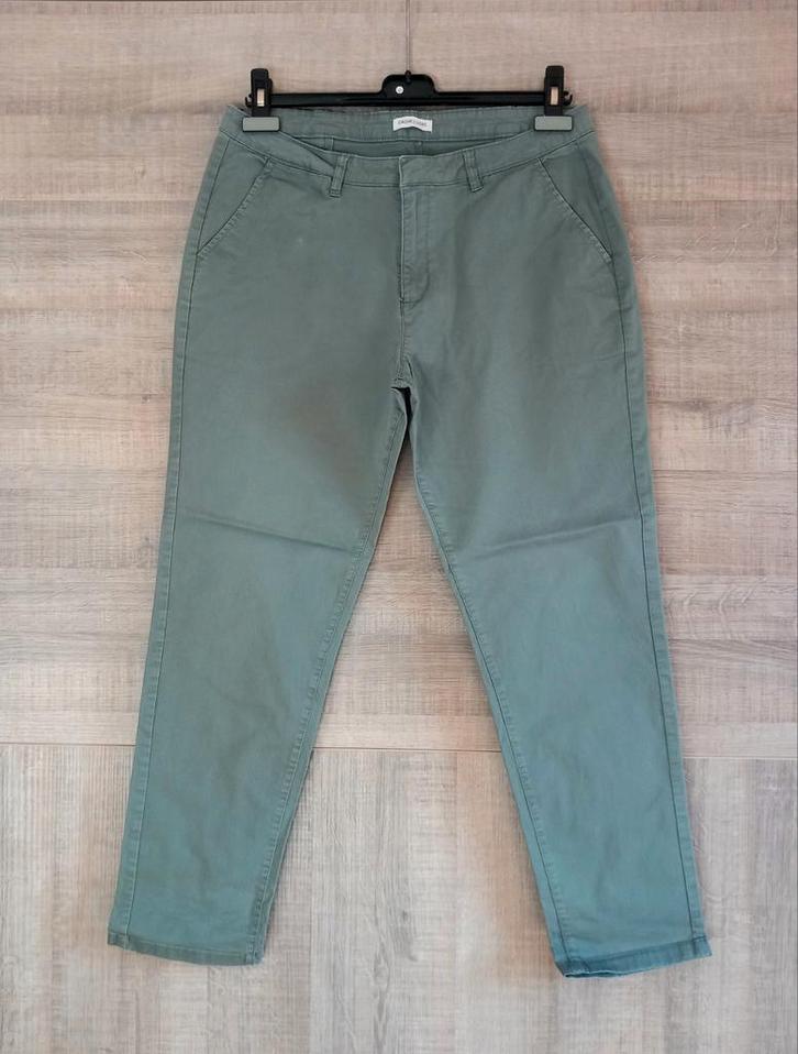Pantalon chino vert sauge (40) - Cache Cache, Kleding | Dames, Broeken en Pantalons, Zo goed als nieuw, Groen, Ophalen of Verzenden