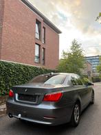 BMW 520d EURO 5 - 195.000KM - 1 EIG - DEALER OHB - GARANTIE, Auto's, BMW, Leder, Bedrijf, Grijs, Parkeersensor
