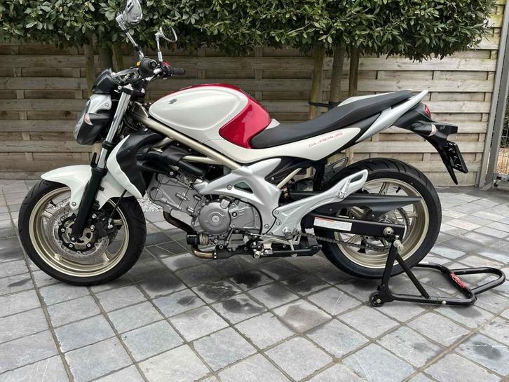 suzuki gladius 650cc **originele staat ** 11000km **, Motoren, Motoren | Suzuki, Bedrijf, Naked bike, meer dan 35 kW, 2 cilinders