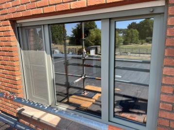 Raam PVC 203x140 cm – grijs/wit – met vliegenraam beschikbaar voor biedingen