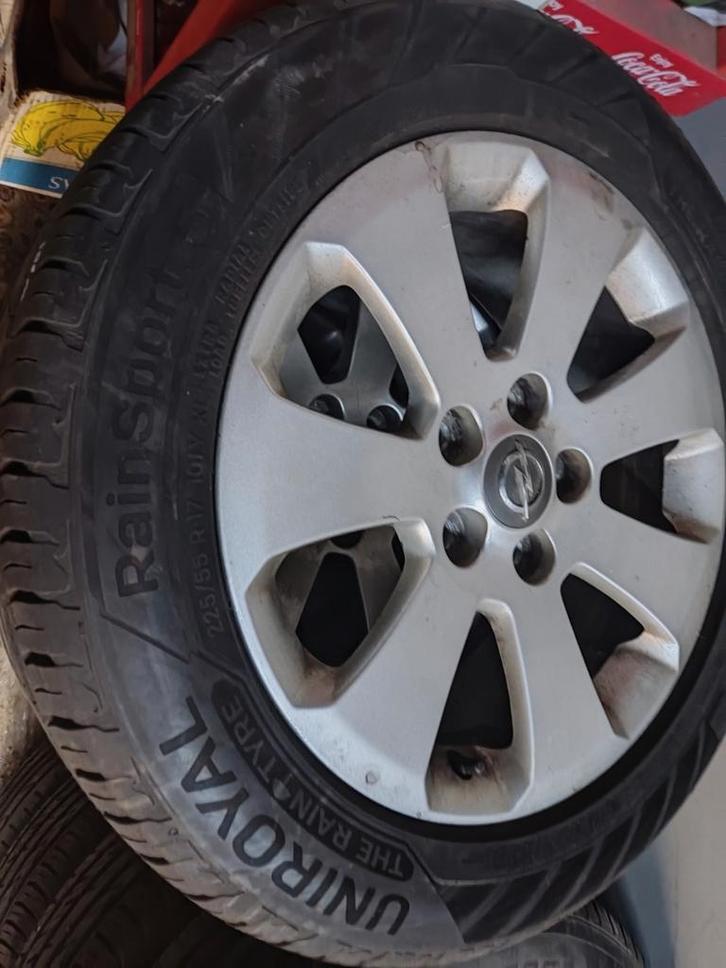 Opel banden en andere, Auto diversen, Wieldoppen, Zo goed als nieuw, Ophalen of Verzenden